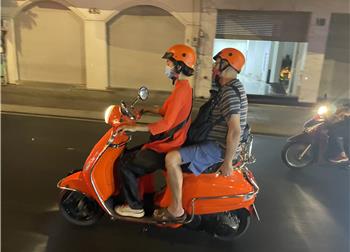 vespa tour hanoi - Hanoi After Dark with Female Riders 