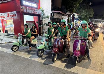 vespa tour hanoi - Hoi An Vespa By Night Street Foodie Tour